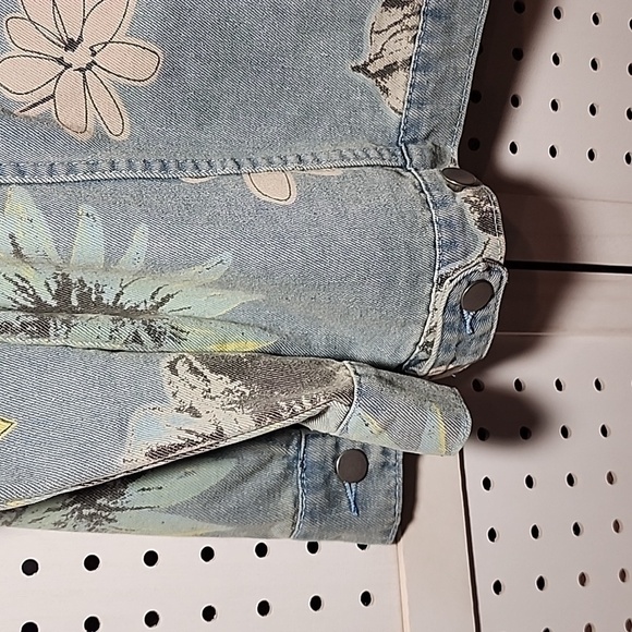 Hayden by Anthropologie Size Large Jean Jacket Floral Print Light Wash - Picture 7 of 9